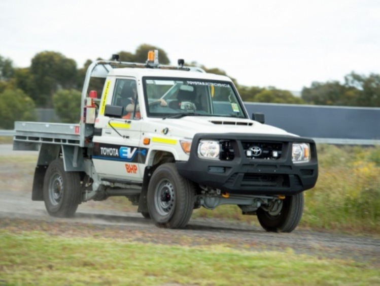 Elektryczna Toyota Land Cruiser rozpoczyna pracę w kopalni